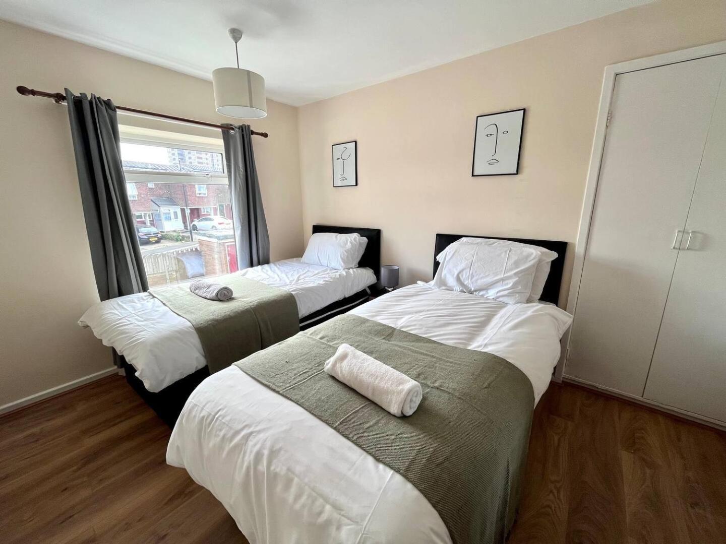 Central 4 Bedroom House With Driveway Newcastle upon Tyne Eksteriør billede