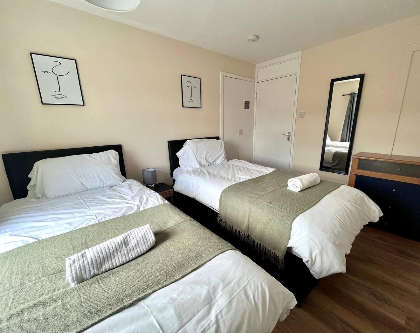 Central 4 Bedroom House With Driveway Newcastle upon Tyne Eksteriør billede