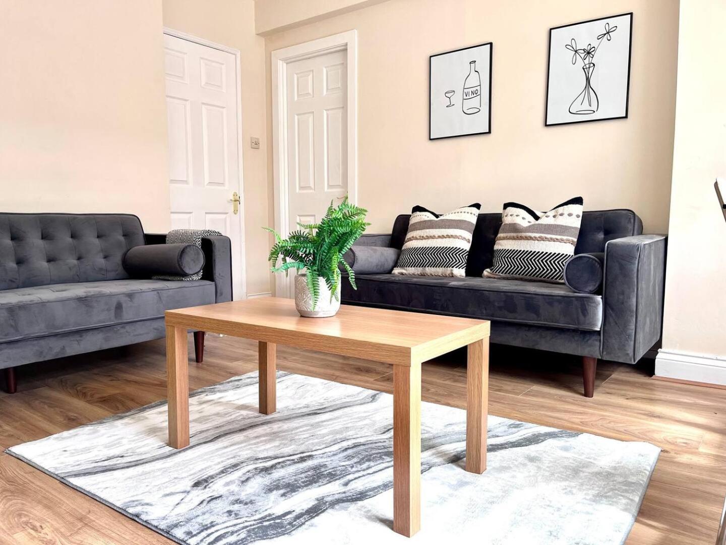 Central 4 Bedroom House With Driveway Newcastle upon Tyne Eksteriør billede